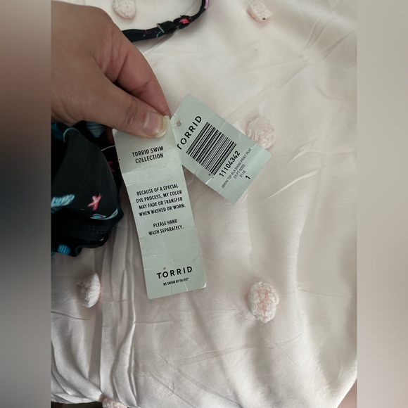 Torrid Swimsuit Black PatternBottoms size 0 NWT - Picture 4 of 5